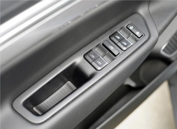 帝豪GS 2019款 1.8L 手动领尚型 车厢座椅   门窗控制