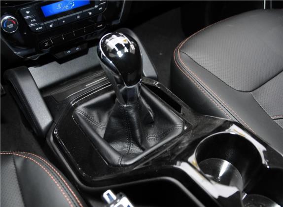 豪情SUV 2014款 2.4L 手动四驱尊贵型 中控类   挡把