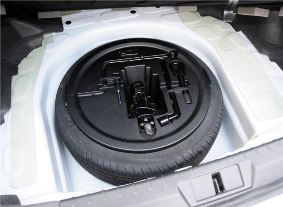 帝豪 2014款 三厢 1.5L 手动时尚型 其他细节类   备胎