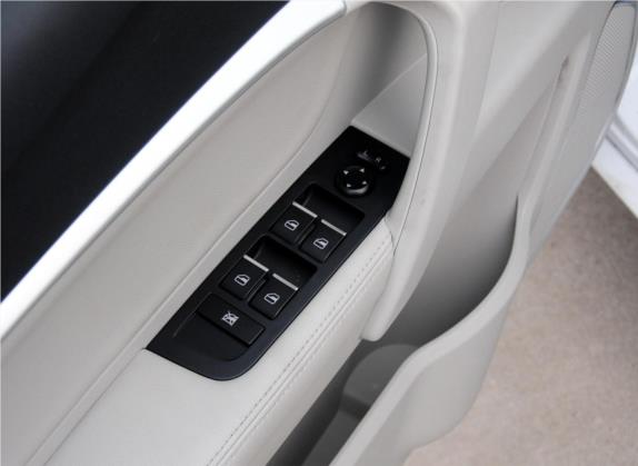 帝豪 2014款 三厢 1.3T CVT精英型 车厢座椅   门窗控制