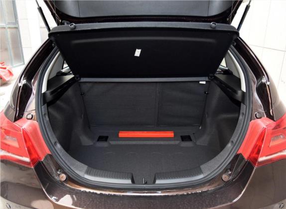 帝豪 2014款 两厢 1.5L CVT精英型 车厢座椅   后备厢