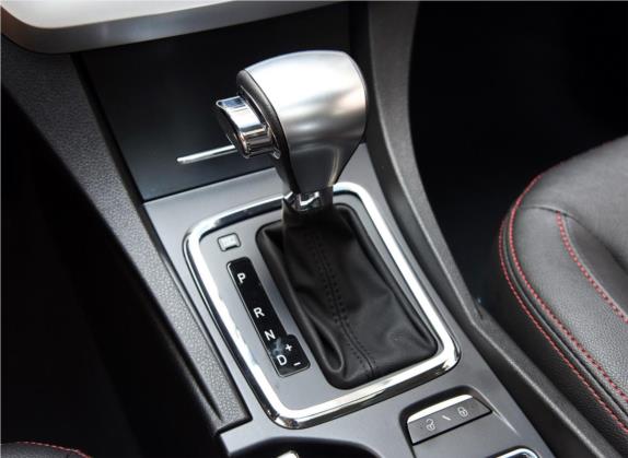帝豪 2014款 两厢 1.5L CVT精英型 中控类   挡把