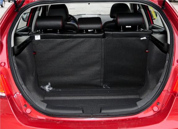 帝豪 2014款 两厢 1.3T 手动精英型 车厢座椅   后备厢