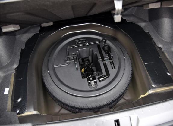 帝豪 2015款 三厢 1.5L 手动向上版 其他细节类   备胎