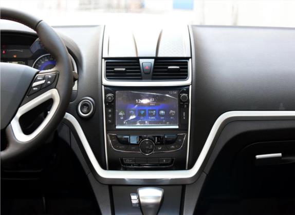 帝豪 2015款 三厢 1.5L CVT向上版 中控类   中控台