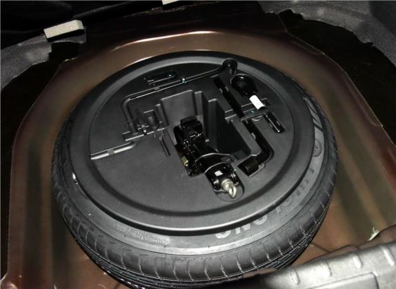 帝豪 2015款 三厢 1.3T CVT向上版 其他细节类   备胎