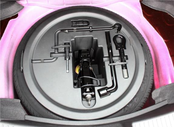 帝豪 2015款 两厢RS 1.5L CVT向上版 其他细节类   备胎