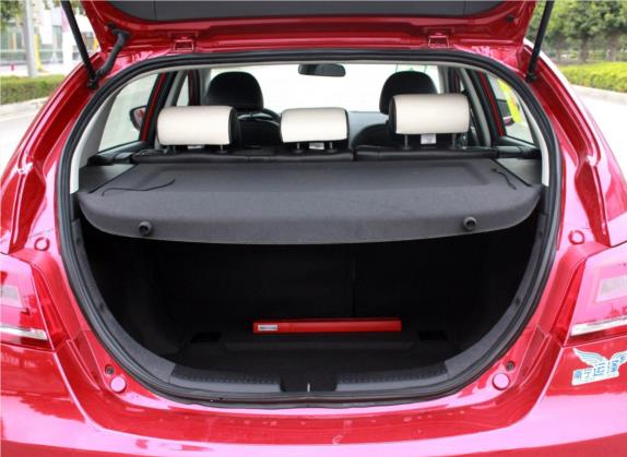 帝豪 2015款 两厢RS 1.5L CVT向上版 车厢座椅   后备厢