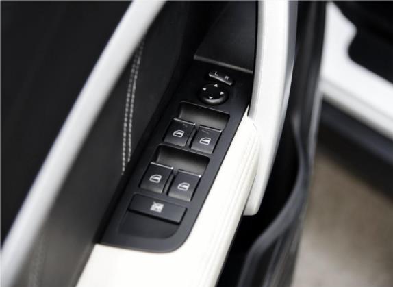 帝豪 2015款 两厢RS 1.5L 手动向上版 车厢座椅   门窗控制