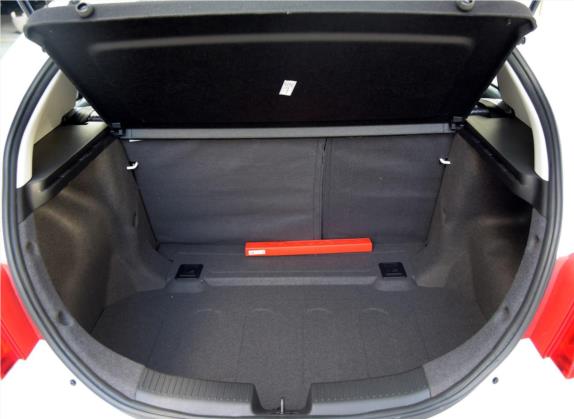 帝豪 2015款 两厢RS 1.3T 手动向上版 车厢座椅   后备厢