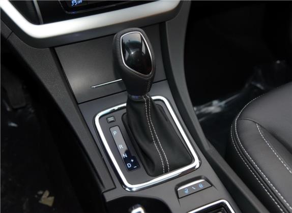 帝豪 2016款 两厢RS 1.5L CVT向上版 中控类   挡把