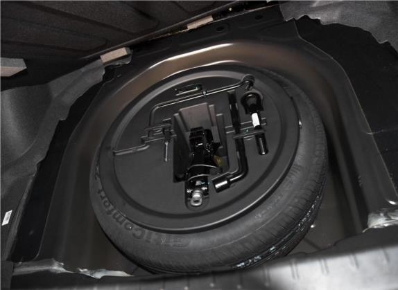 帝豪 2016款 三厢 1.5L 手动向上版 其他细节类   备胎