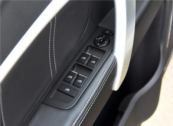 帝豪 2017款 三厢百万款 1.3T CVT向上版 车厢座椅   门窗控制