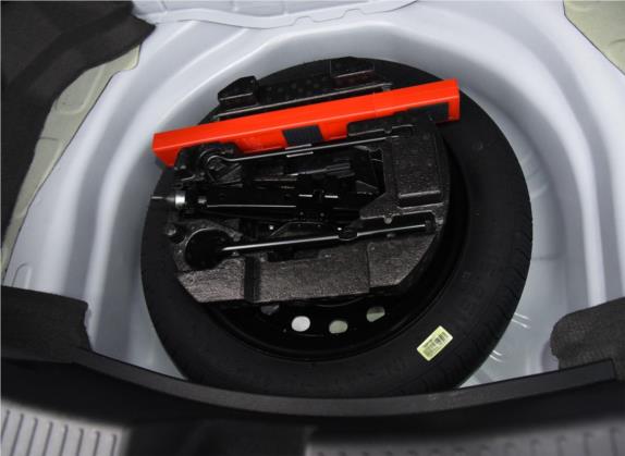 帝豪 2017款 两厢RS百万款 1.5L 手动向上版 其他细节类   备胎