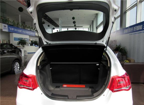 帝豪 2017款 两厢RS百万款 1.5L CVT向上版 车厢座椅   后备厢