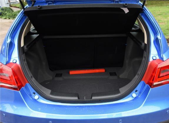 帝豪 2017款 两厢RS百万款 1.3T CVT向上版 车厢座椅   后备厢