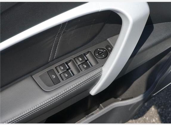 帝豪 2017款 三厢百万款 1.5L CVT向上互联版 车厢座椅   门窗控制