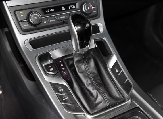 帝豪 2019款 领军版 1.5L CVT尊贵型 国VI 中控类   挡把
