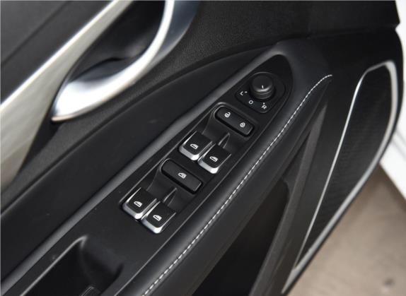 帝豪 2019款 领军版 1.5L 手动时尚型 国V 车厢座椅   门窗控制
