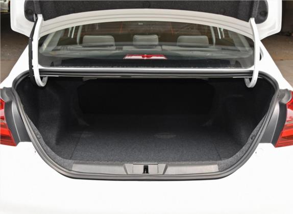 帝豪 2019款 领军版 1.5L 手动时尚型 国VI 车厢座椅   后备厢