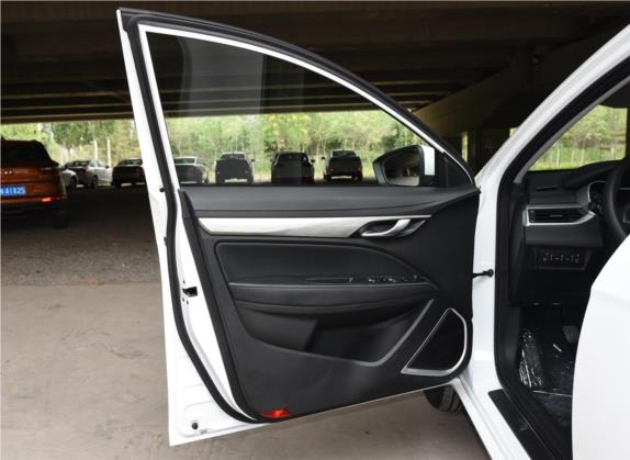 帝豪 2019款 领军版 1.5L 手动时尚型 国VI 车厢座椅   前门板