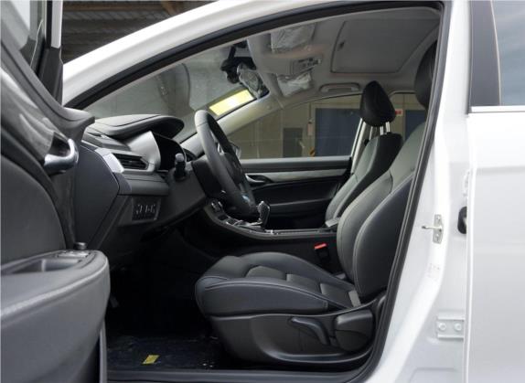 帝豪 2019款 领军版 1.5L CVT向上互联型 国V 车厢座椅   前排空间