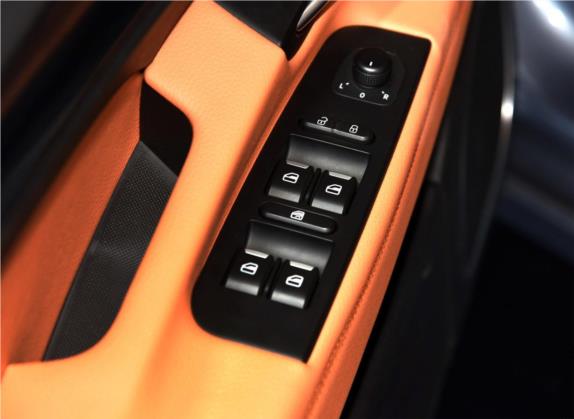 博瑞 2015款 2.4L 标准型 车厢座椅   门窗控制