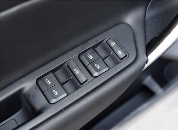 博越 2016款 2.0L 手动智尚型 车厢座椅   门窗控制