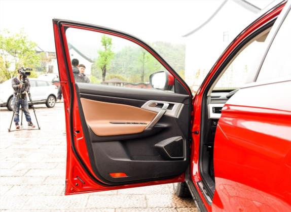 博越 2016款 1.8TD 自动智尊型 车厢座椅   前门板