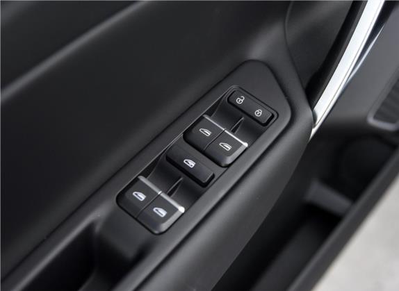 博越 2016款 1.8TD 自动智联型 车厢座椅   门窗控制