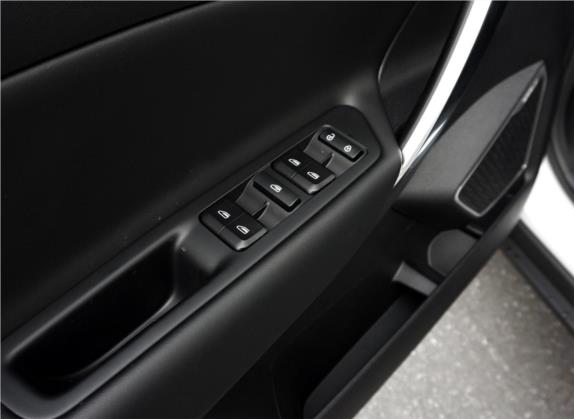 博越 2018款 1.8TD 自动两驱智雅型 车厢座椅   门窗控制