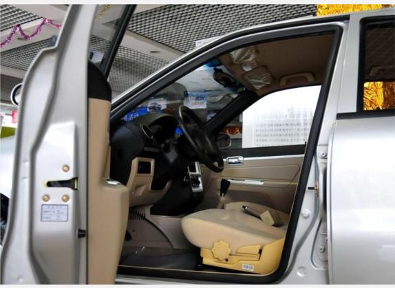 自由舰 2010款 1.3L 手动经典版 车厢座椅   前排空间