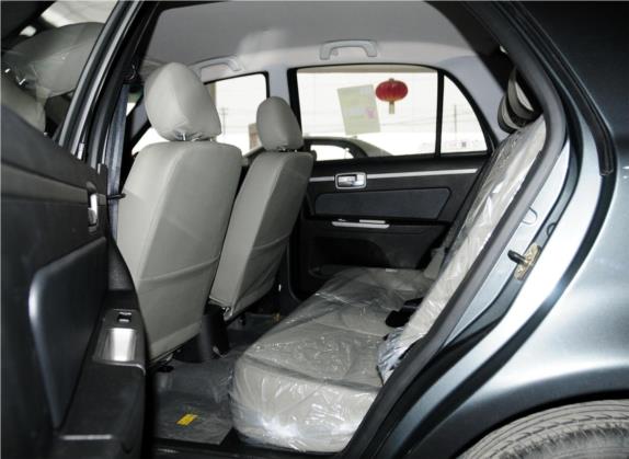 自由舰 2012款 1.3L 手动时尚型II 车厢座椅   后排空间