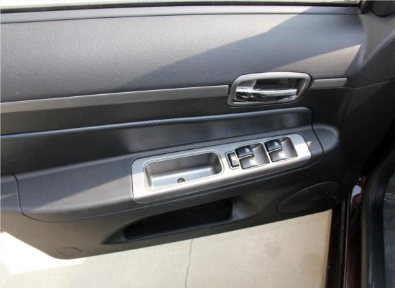 自由舰 2012款 1.3L 手动时尚型III 车厢座椅   门窗控制