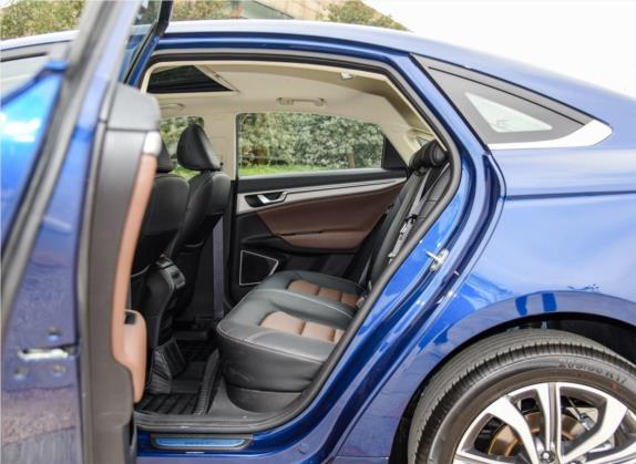 帝豪GL 2018款 1.4T DCT尊贵智联型 车厢座椅   后排空间