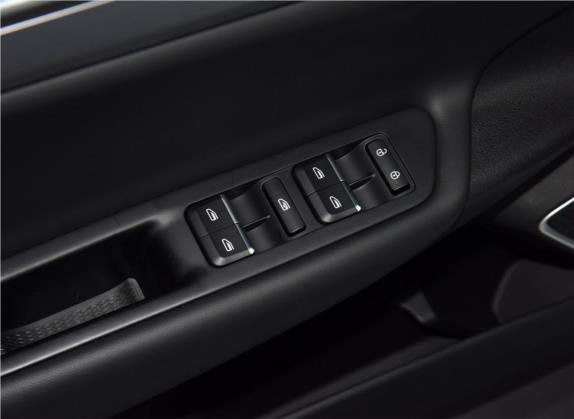 帝豪GL 2019款 1.4T CVT精英智享型 车厢座椅   门窗控制