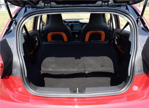 远景X1 2017款 1.3L 自动玩家版 车厢座椅   后备厢