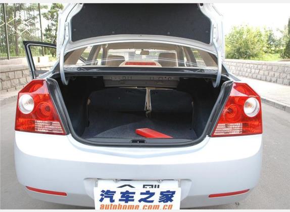 金刚 2006款 1.6L 手动标准型 车厢座椅   后备厢