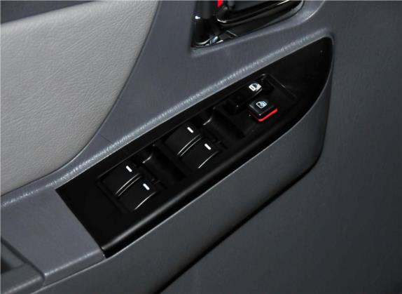 金刚 2010款 2代 1.5L 手动标准型 车厢座椅   门窗控制