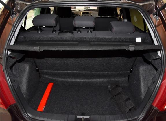 金刚 2014款 CROSS 1.5L 手动精英型 车厢座椅   后备厢
