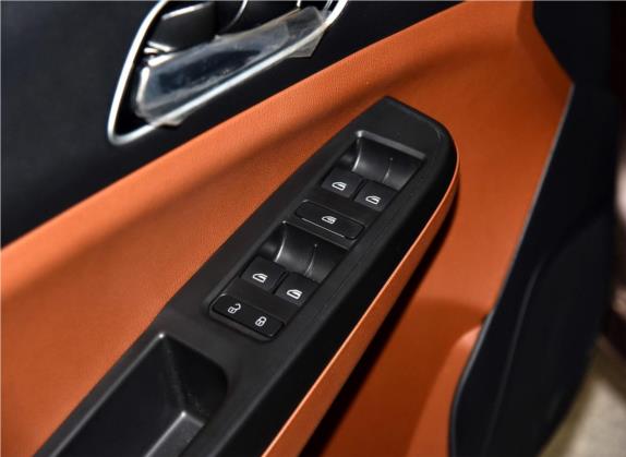 金刚 2016款 1.5L 手动精英型 国IV 车厢座椅   门窗控制
