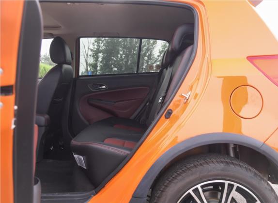 金刚 2016款 CROSS 1.5L 自动尊享版 车厢座椅   后排空间