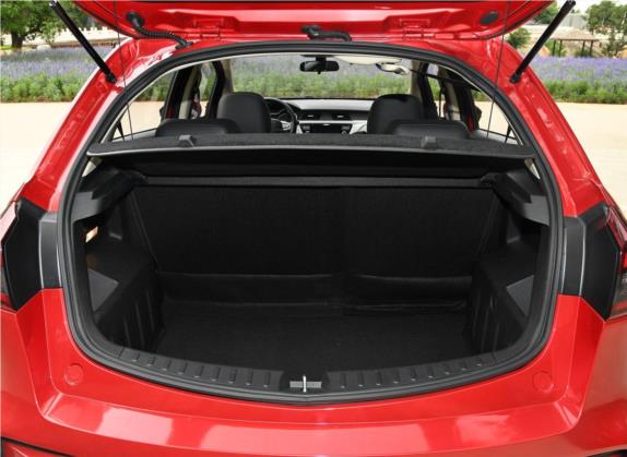 远景X3 2019款 升级版 1.5L 手动尊贵型 车厢座椅   后备厢