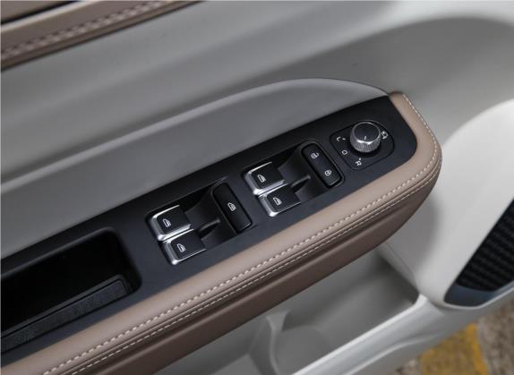 吉利ICON 2020款 1.5TD i9 车厢座椅   门窗控制