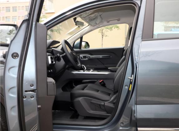 豪越 2020款 1.8TD 自动舒适型 5座 车厢座椅   前排空间