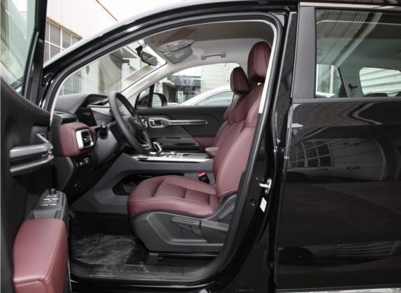 豪越 2022款 1.8TD 自动舒适型 7座 车厢座椅   前排空间