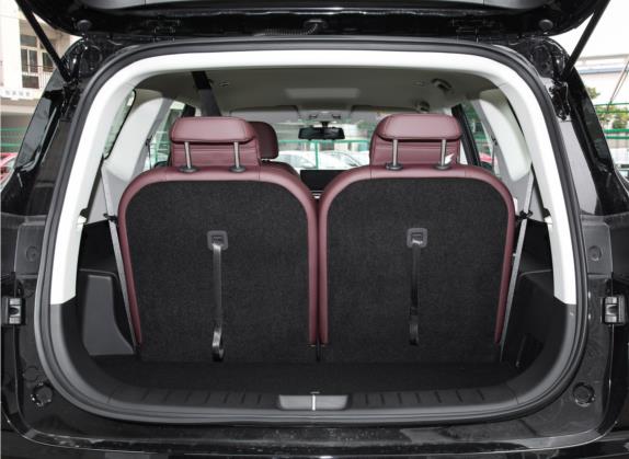 豪越 2022款 1.8TD 自动舒适型 7座 车厢座椅   后备厢