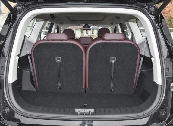 豪越 2022款 1.8TD 自动尊贵型 7座 车厢座椅   后备厢