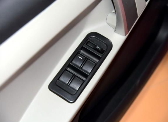 熊猫 2015款 1.0L 手动萌动版 车厢座椅   门窗控制