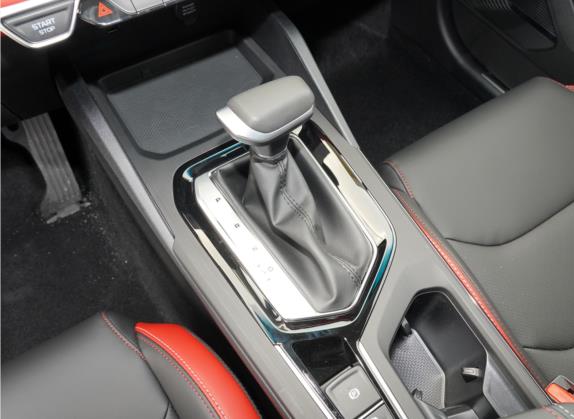 帝豪S 2021款 1.4T CVT豪华型 中控类   挡把